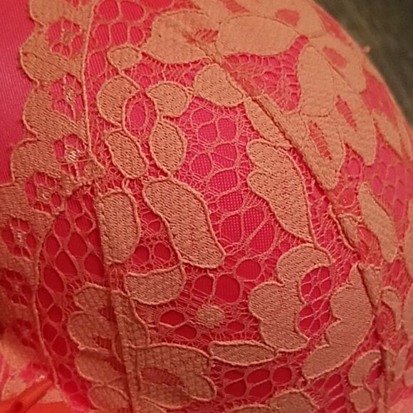 Victoria Secret Very Sexy 34D - Picture 2 of 3